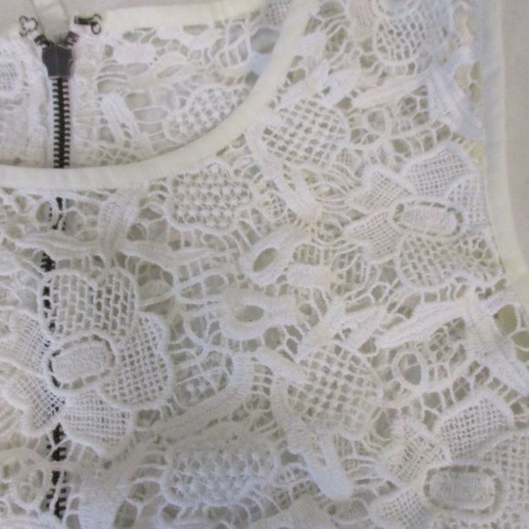 CAbi #800 Needle Lace Shell Peplum Top  Medium - Picture 4 of 4